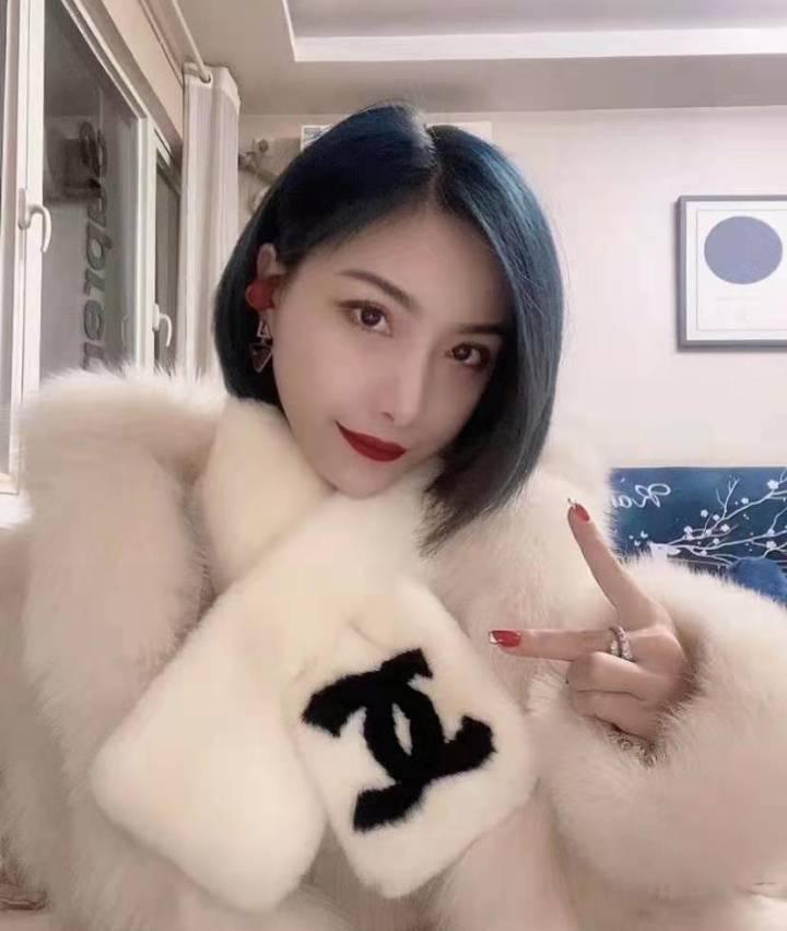 分享身材极佳的小表妹